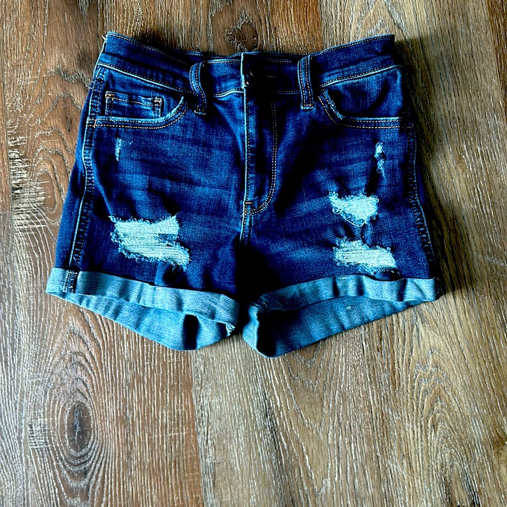 HOLLISTER JEAN SHORTS!!
